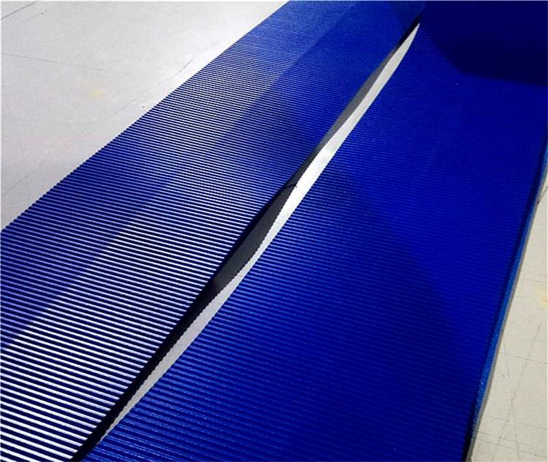 蓝色直条纹输送带