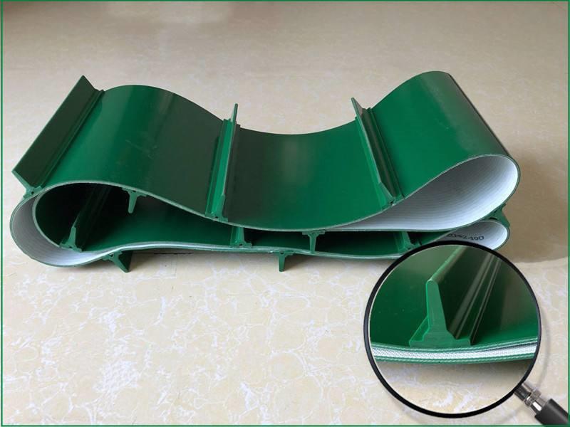 绿色挡板提升输送带